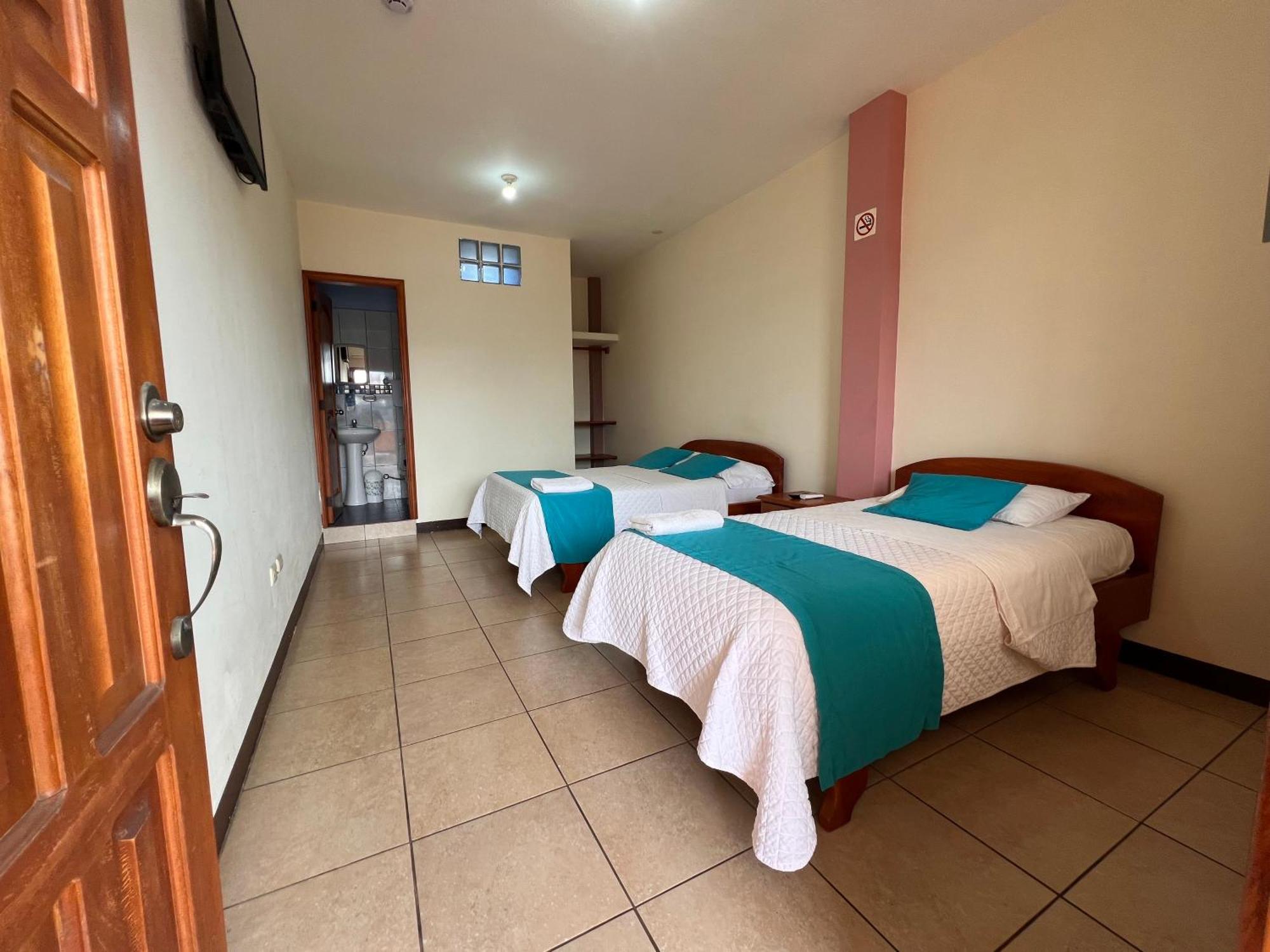 Hostal Casa Cascada Пуерто Айора Екстериор снимка