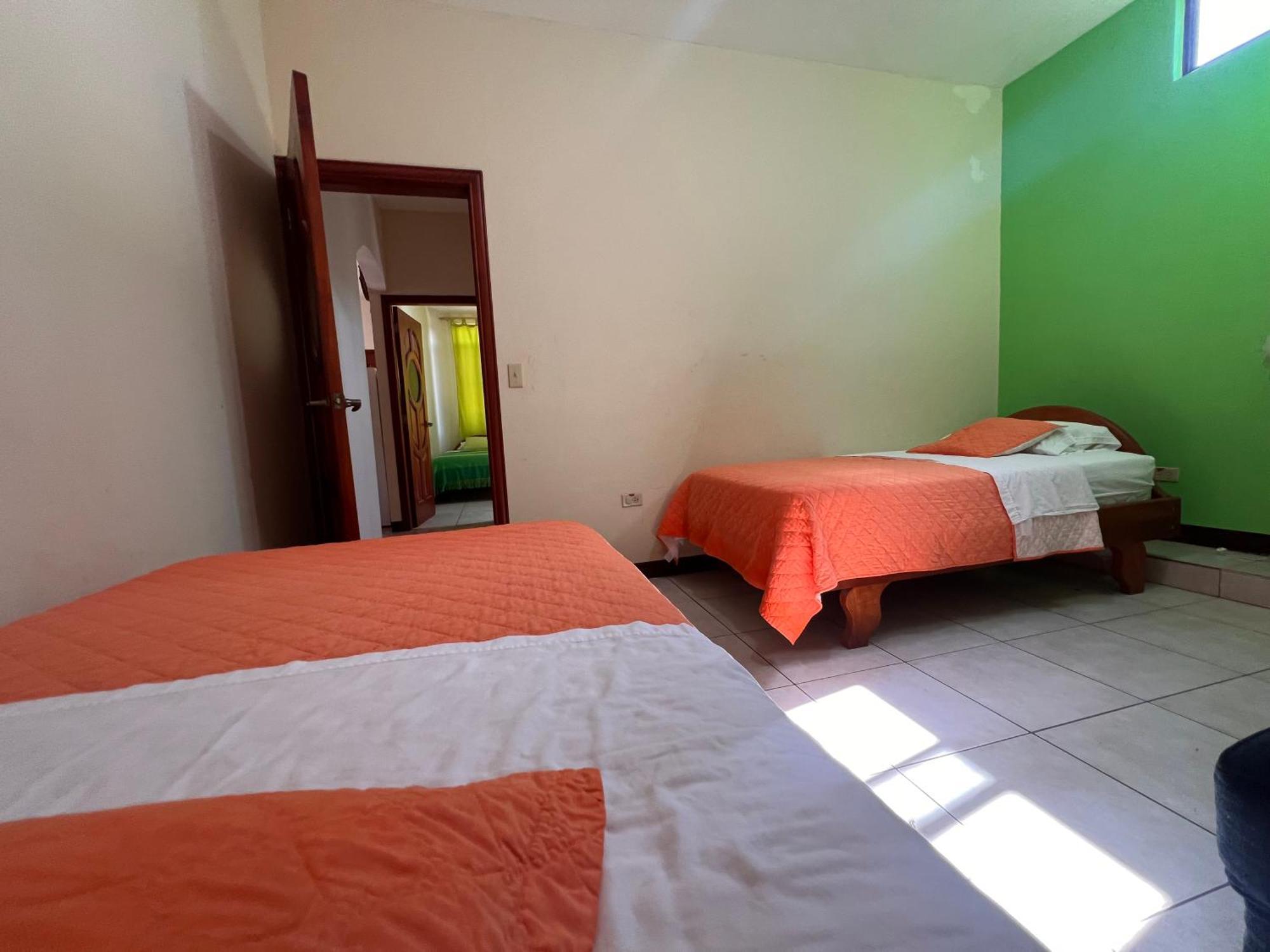 Hostal Casa Cascada Пуерто Айора Екстериор снимка
