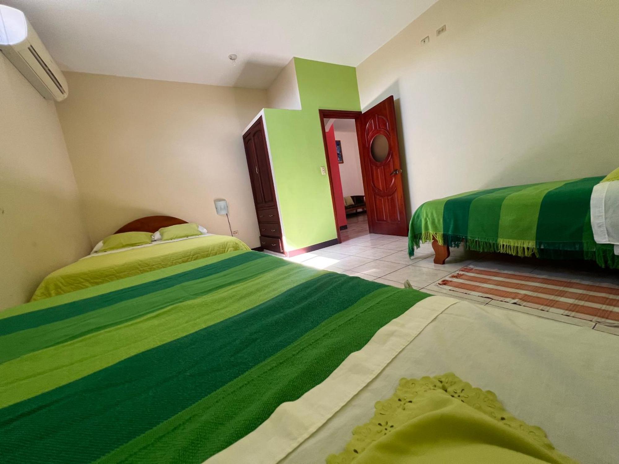 Hostal Casa Cascada Пуерто Айора Екстериор снимка