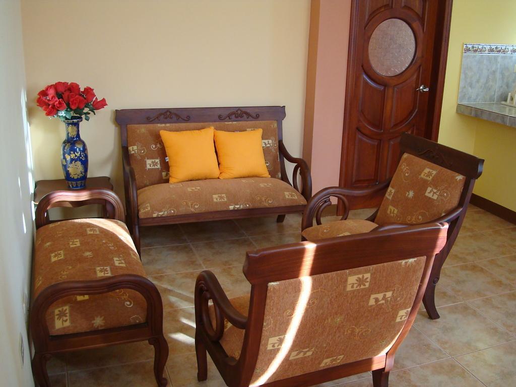 Hostal Casa Cascada Пуерто Айора Стая снимка